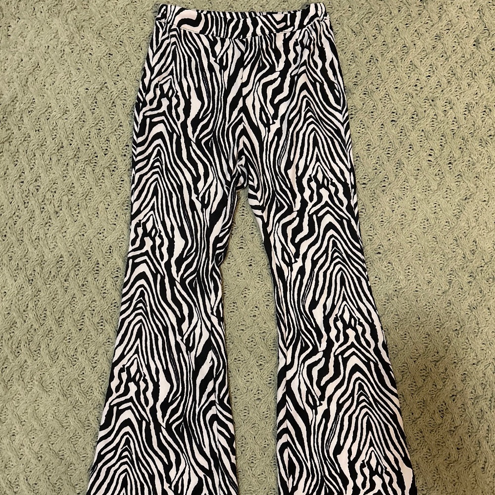 Woman’s Petite Zebra Stripe bell bottoms